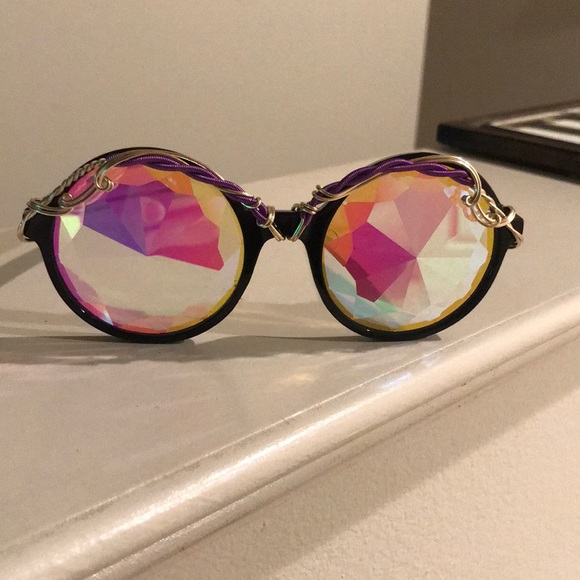 Festive Sunglasses - Picture 3 of 4